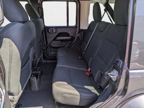 Used 2022 Jeep Wrangler Unlimited Sahara image 19