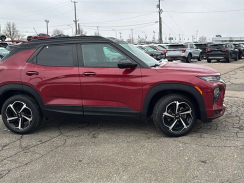 Used 2021 Chevrolet TrailBlazer RS w/ Technology Package image 3