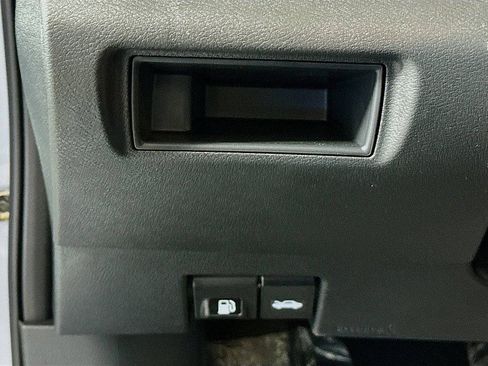 New 2025 Nissan Versa SR w/ Trunk Package image 10