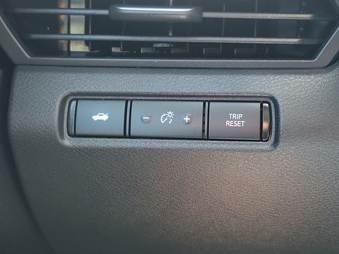Used 2025 Nissan Altima 2.5 SV FWD image 25