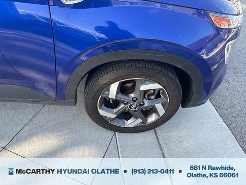 Used 2023 Hyundai Venue Limited FWD image 12