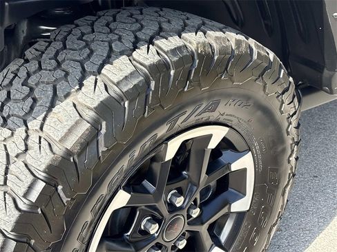 Used 2025 Jeep Wrangler Unlimited Rubicon image 9