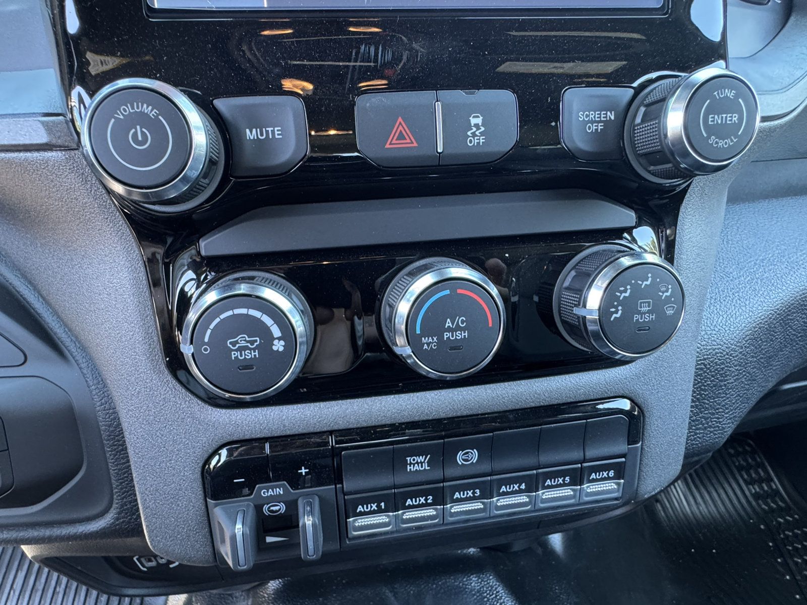 New 2026 RAM 3500 Tradesman w/ Chrome Appearance Group A AWD/4WD image 27