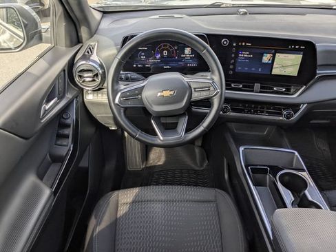 Used 2025 Chevrolet Equinox LT AWD/4WD image 19