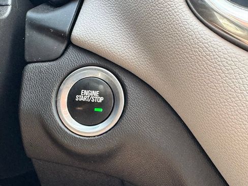 Used 2020 Chevrolet Equinox LS FWD image 12