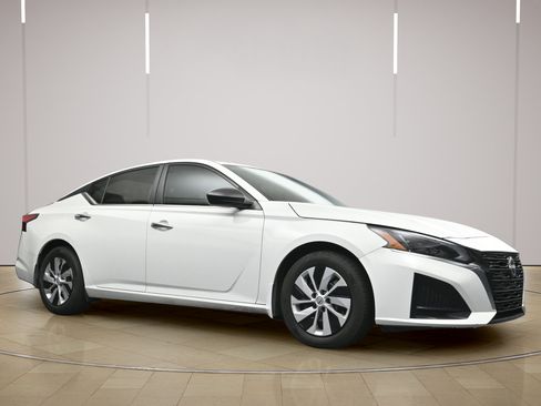 Certified 2024 Nissan Altima 2.5 S FWD image 22