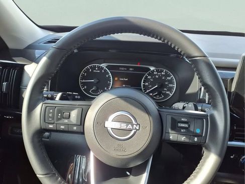 Used 2024 Nissan Pathfinder SV AWD/4WD image 11
