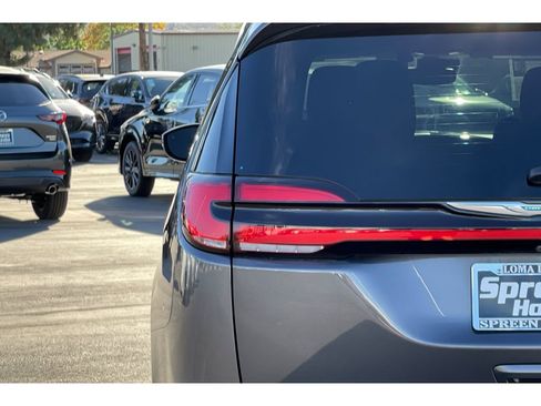 Used 2021 Chrysler Pacifica Touring w/ Uconnect Theater Family Group image 43