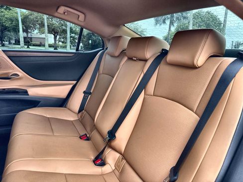 Used 2025 Lexus ES 350 w/ Premium Package FWD image 22
