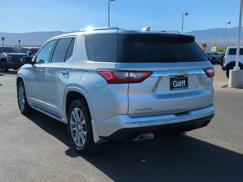 Used 2021 Chevrolet Traverse Premier w/ LPO, 'HIT The Road' Package FWD image 5