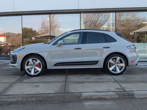 New 2026 Porsche Macan GTS image 2