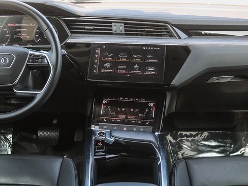 Used 2022 Audi e-tron Premium image 13