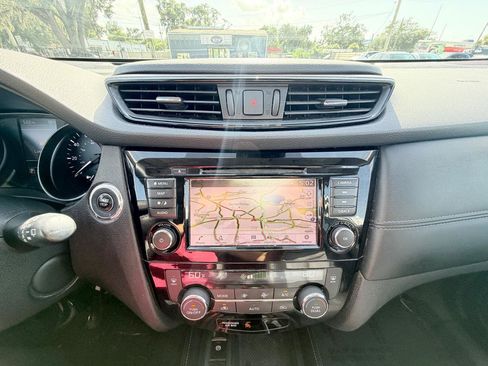 Used 2019 Nissan Rogue SL AWD/4WD image 18