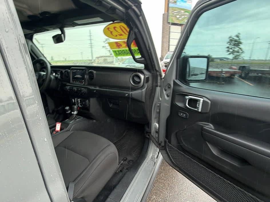 Used 2023 Jeep Gladiator Sport AWD/4WD image 28