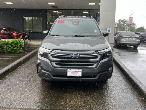 Used 2025 Subaru Forester Premium AWD/4WD image 2
