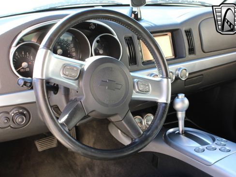 Used 2005 Chevrolet SSR w/ Preferred Equipment Group image 26