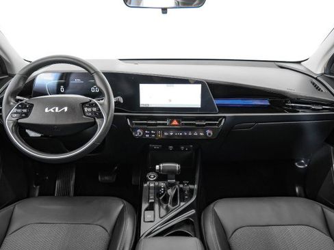 Used 2024 Kia Niro EX FWD image 11
