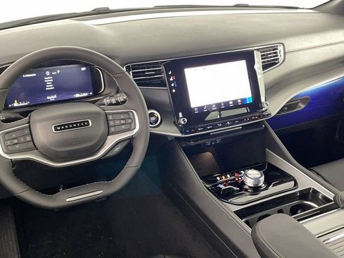 New 2025 Jeep Wagoneer L Series II image 15