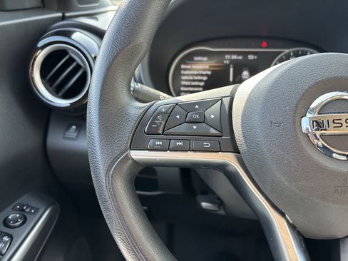 Used 2019 Nissan Kicks SV FWD image 9