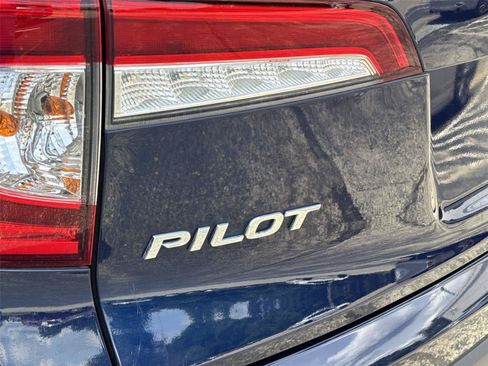 Used 2019 Honda Pilot Touring image 11
