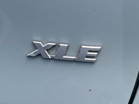Used 2019 Toyota RAV4 XLE FWD image 10
