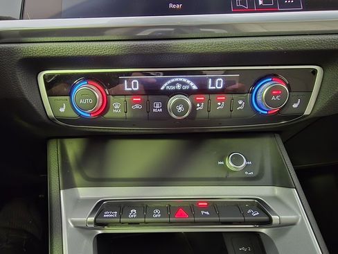 Used 2022 Audi Q3 2.0T Premium image 14