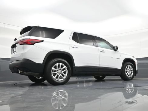 Used 2023 Chevrolet Traverse LS FWD image 27