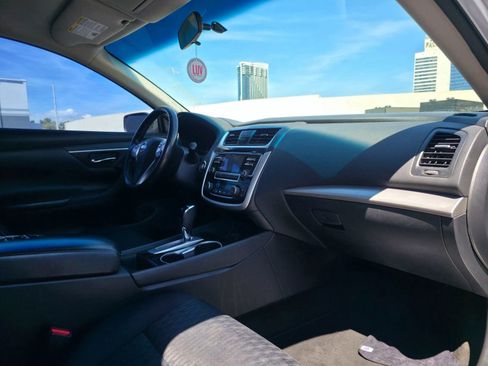 Used 2018 Nissan Altima 2.5 SV FWD image 9