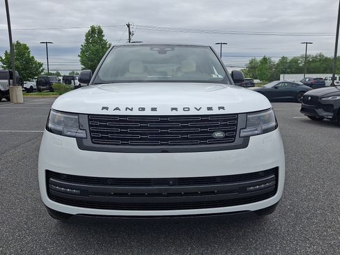 Used 2025 Land Rover Range Rover SE AWD/4WD image 6