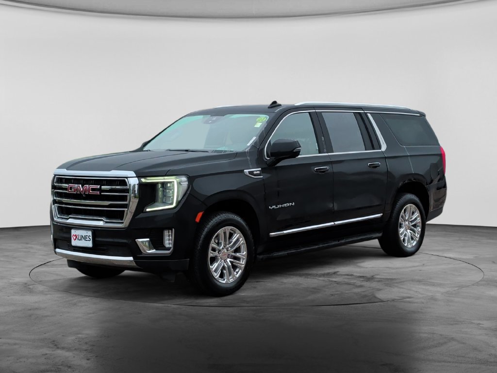 Used 2024 GMC Yukon XL SLT w/ SLT Luxury Package AWD/4WD image 3