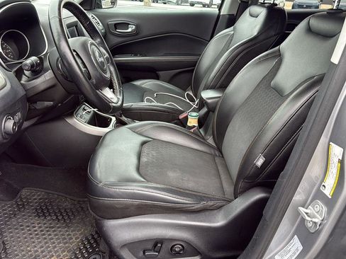 Used 2018 Jeep Compass Latitude w/ Popular Equipment Group FWD image 3