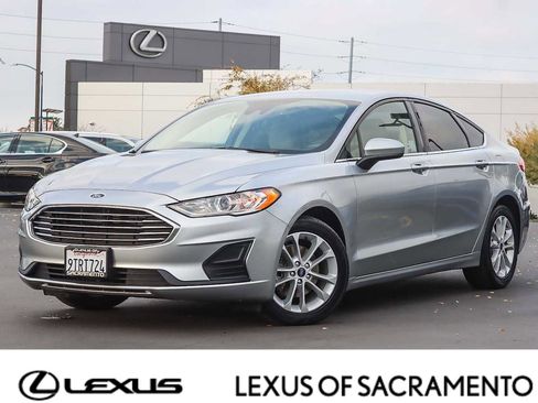 Used 2020 Ford Fusion SE image 1