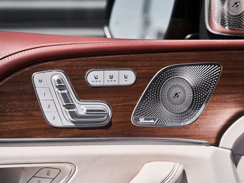 Used 2026 Mercedes-Benz Maybach GLS 600 4MATIC image 35
