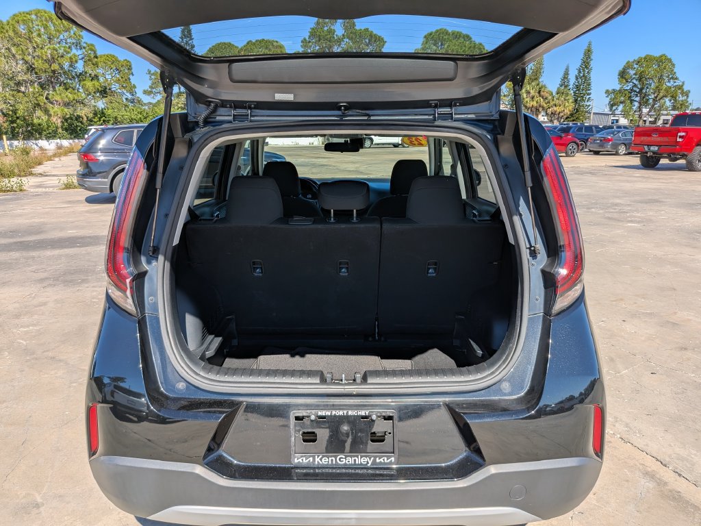 Certified 2023 Kia Soul LX FWD image 11