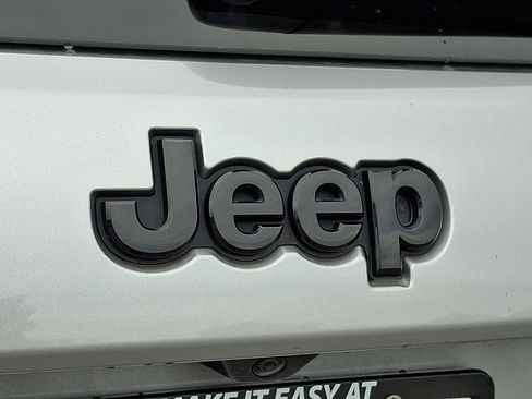 Used 2021 Jeep Grand Cherokee Laredo X AWD/4WD image 31