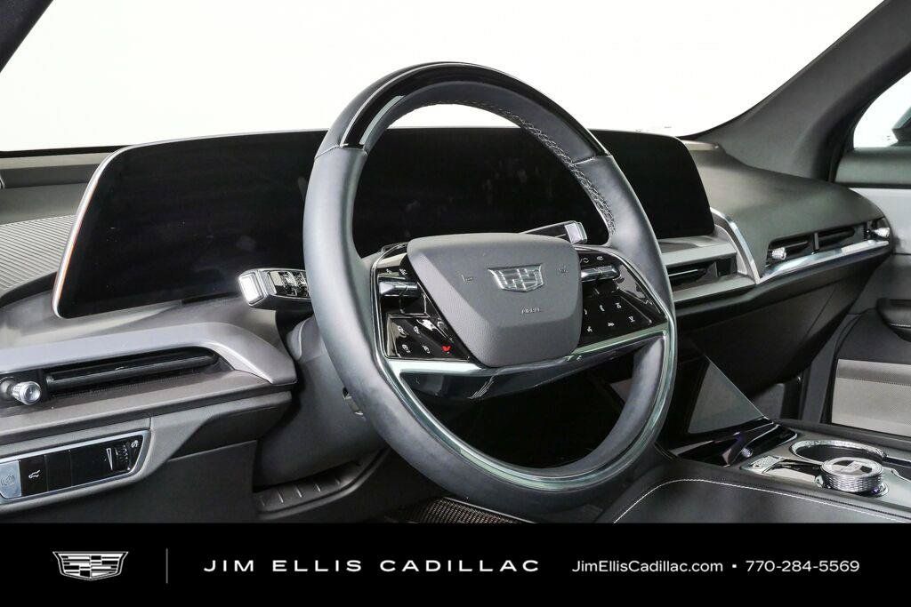 Certified 2026 Cadillac Vistiq Luxury w/ LPO, Floor Liner Package AWD/4WD image 4