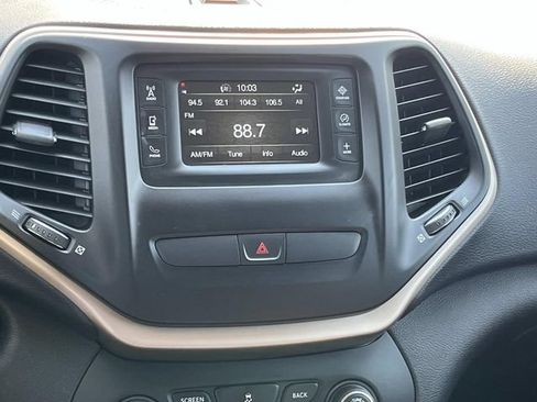 Used 2015 Jeep Cherokee Latitude FWD image 14