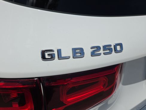Used 2023 Mercedes-Benz GLB 250 image 36