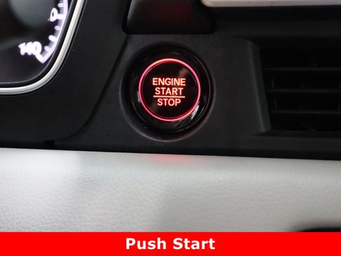 Used 2025 Honda Pilot Touring image 18