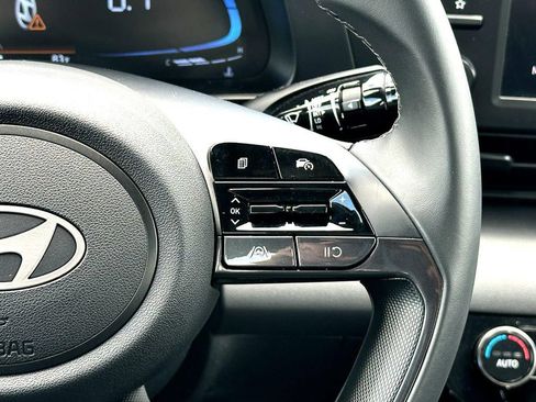 Used 2025 Hyundai Elantra Sport FWD image 26