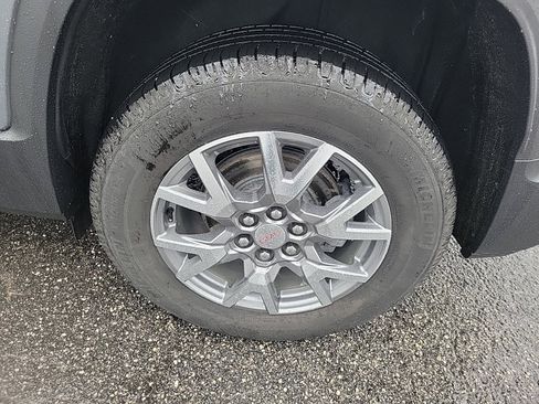 Used 2021 GMC Acadia SLT w/ Technology Package image 8