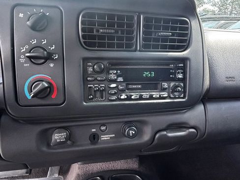 Used 2000 Dodge Dakota 2WD Club Cab image 19