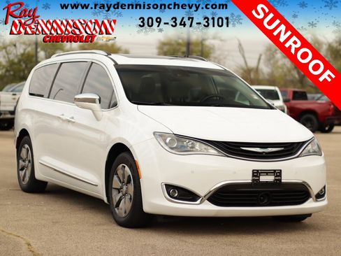 Used 2018 Chrysler Pacifica Limited w/ Advanced Safetytec Group image 1
