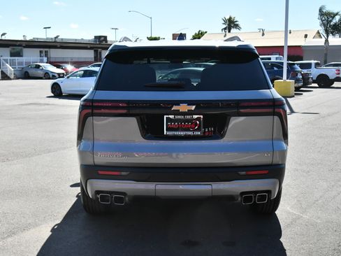 Used 2024 Chevrolet Traverse LT FWD image 7