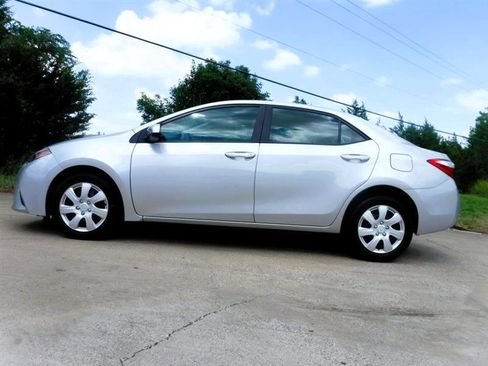 Used 2014 Toyota Corolla LE image 11