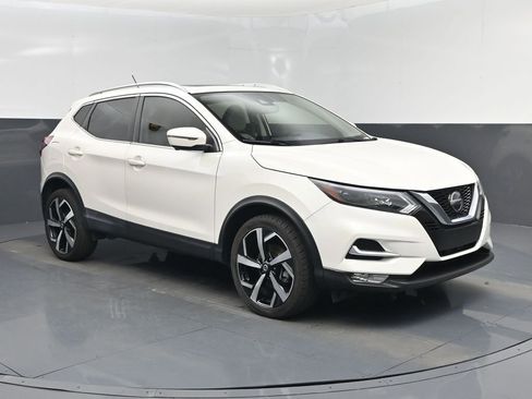 Used 2020 Nissan Rogue Sport SL w/ Premium Package FWD image 1