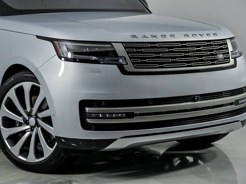 Used 2025 Land Rover Range Rover Long Wheelbase SE AWD/4WD image 3