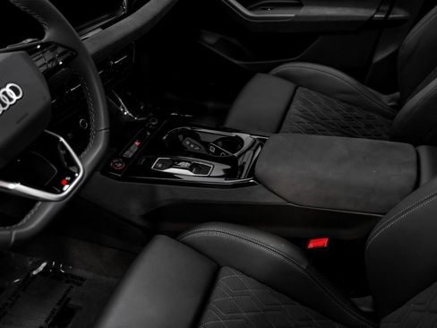 Used 2025 Audi SQ6 e-tron Premium w/ Convenience Package image 26