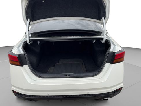 Used 2024 Nissan Altima 2.5 SR FWD image 19