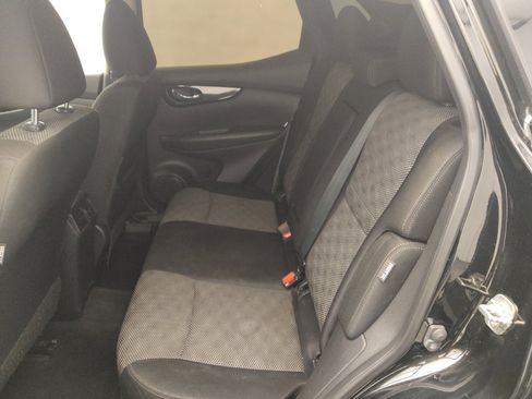 Used 2020 Nissan Rogue Sport SV FWD image 18